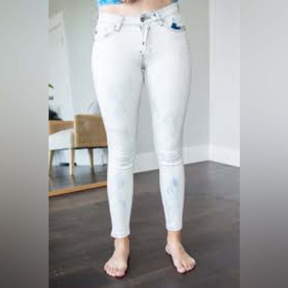 NWT KanCan Mid Rise Acid Wash Skinny Jeans Sz 13/30
